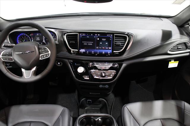 2025 Chrysler Pacifica PACIFICA SELECT