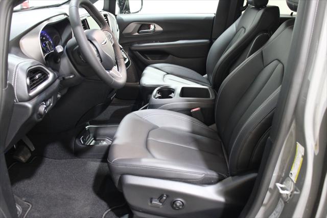 2025 Chrysler Pacifica PACIFICA SELECT