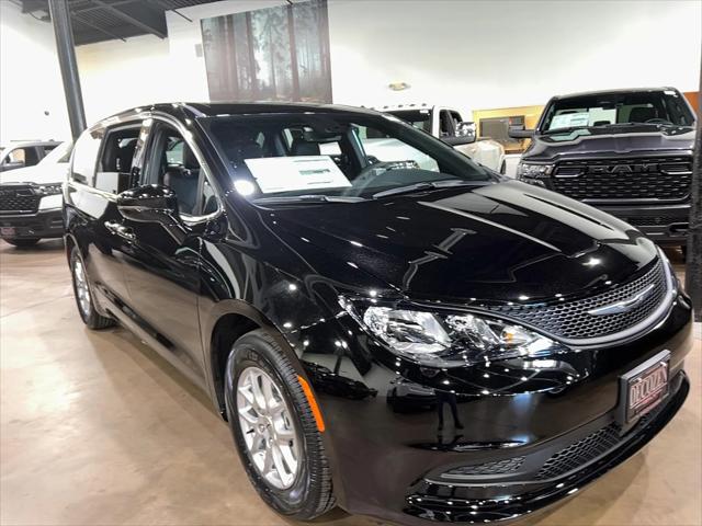 2025 Chrysler Voyager VOYAGER LX