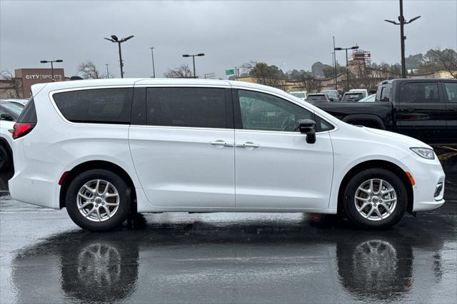 2025 Chrysler Pacifica PACIFICA SELECT