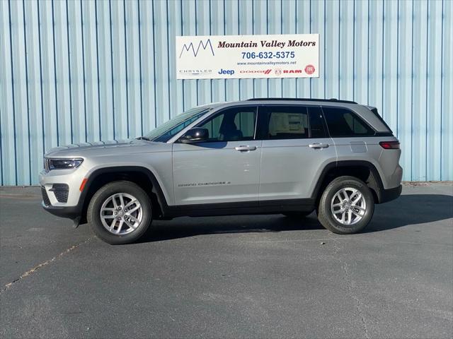 2025 Jeep Grand Cherokee GRAND CHEROKEE LAREDO X 4X4