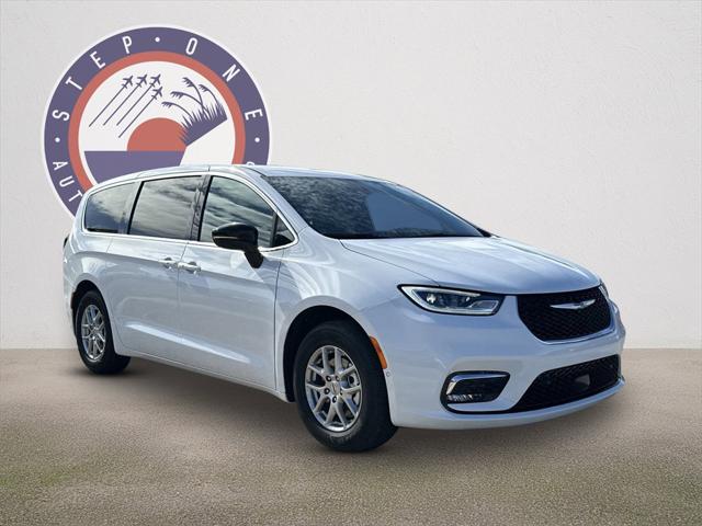 2025 Chrysler Pacifica PACIFICA SELECT
