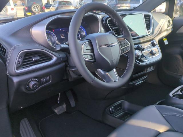 2025 Chrysler Pacifica PACIFICA SELECT AWD
