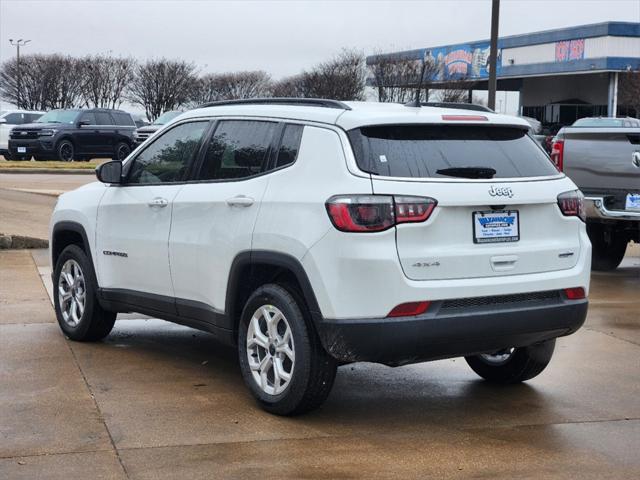 2025 Jeep Compass COMPASS LATITUDE 4X4