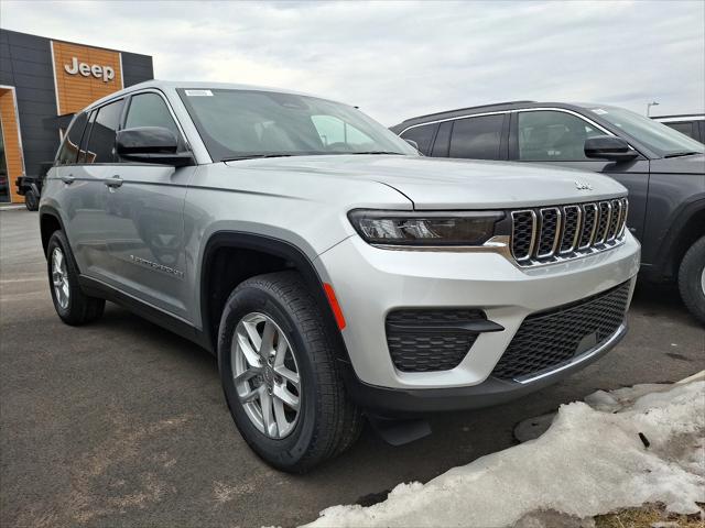 2025 Jeep Grand Cherokee GRAND CHEROKEE LAREDO X 4X4