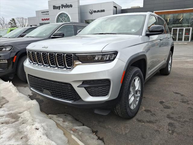 2025 Jeep Grand Cherokee GRAND CHEROKEE LAREDO X 4X4