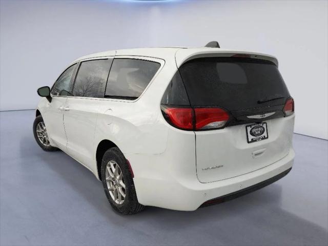 2025 Chrysler Voyager VOYAGER LX