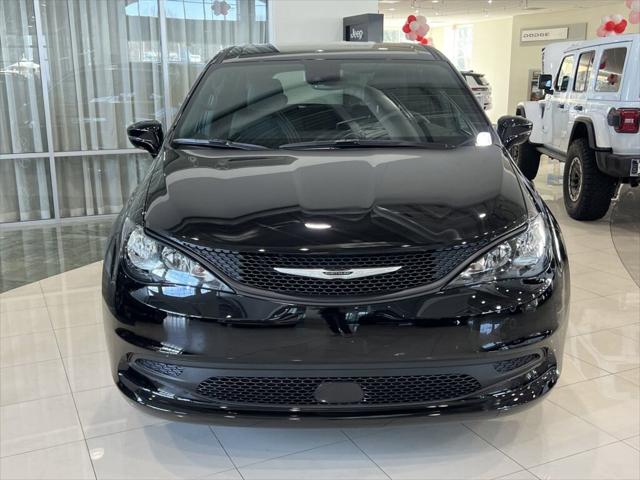 2025 Chrysler Voyager VOYAGER LX