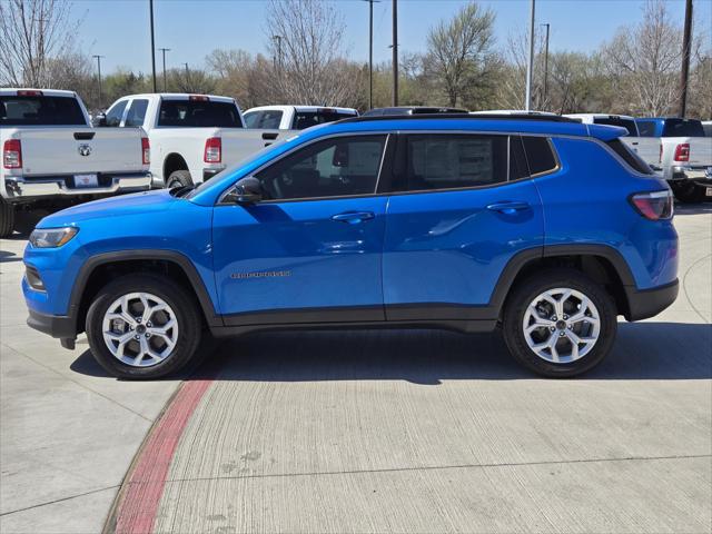 2025 Jeep Compass COMPASS LATITUDE 4X4