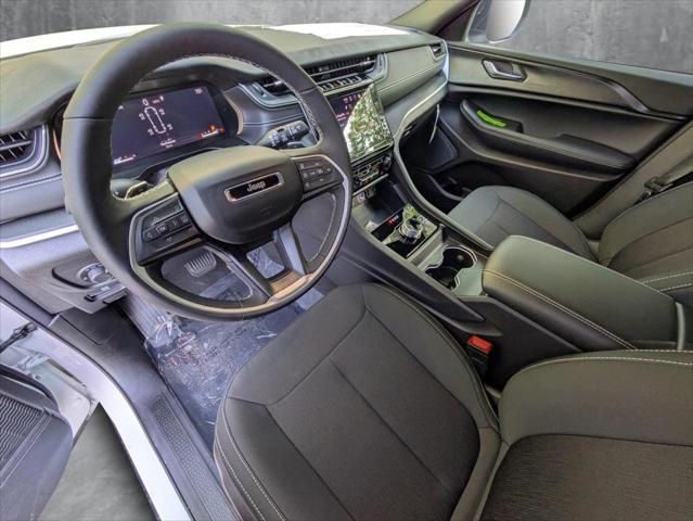 2025 Jeep Grand Cherokee GRAND CHEROKEE L LAREDO X 4X4