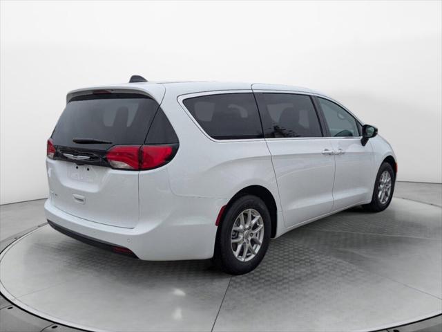 2025 Chrysler Voyager VOYAGER LX