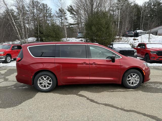 2025 Chrysler Voyager VOYAGER LX