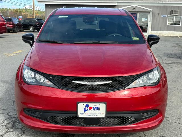 2025 Chrysler Voyager VOYAGER LX