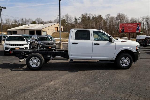 2024 RAM Ram 3500 Chassis Cab RAM 3500 TRADESMAN CREW CAB CHASSIS 4X4 60 CA 2024 RAM Ram 3500 Chassis Cab RAM 3500 TRADESMAN CREW CAB CHASSIS 4X4 60 CA