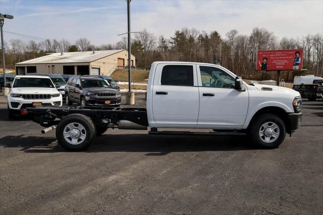 2024 RAM Ram 3500 Chassis Cab RAM 3500 TRADESMAN CREW CAB CHASSIS 4X4 60 CA