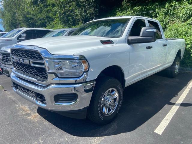 2023 RAM 2500 Tradesman Crew Cab 4x4 8 Box