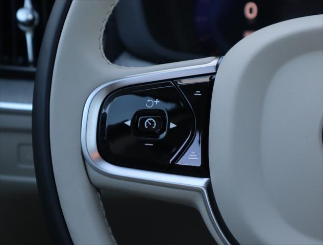 2025 Volvo XC60 B5 Ultra