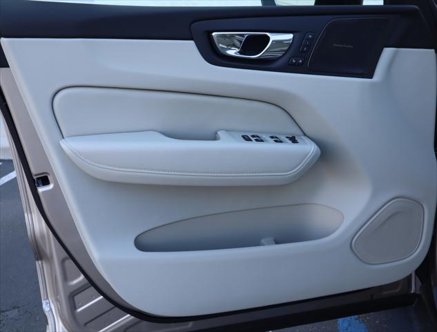 2025 Volvo XC60 B5 Ultra