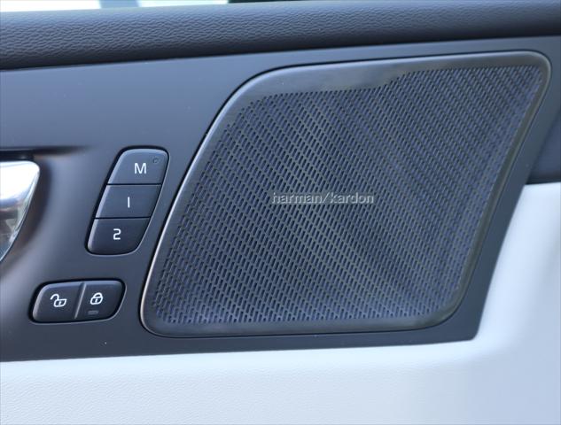 2025 Volvo XC60 B5 Ultra