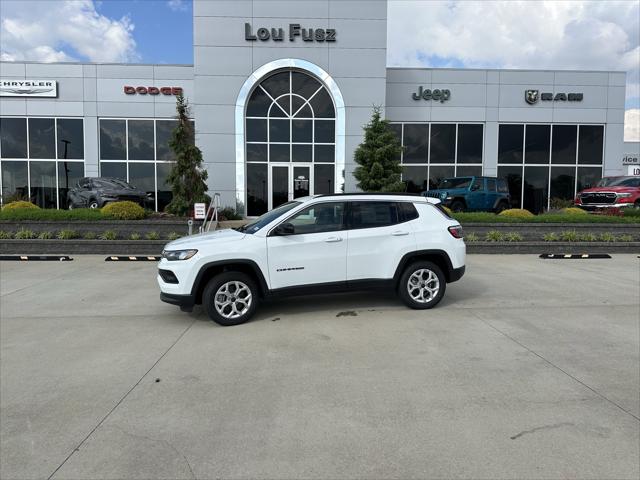 2025 Jeep Compass COMPASS LATITUDE 4X4
