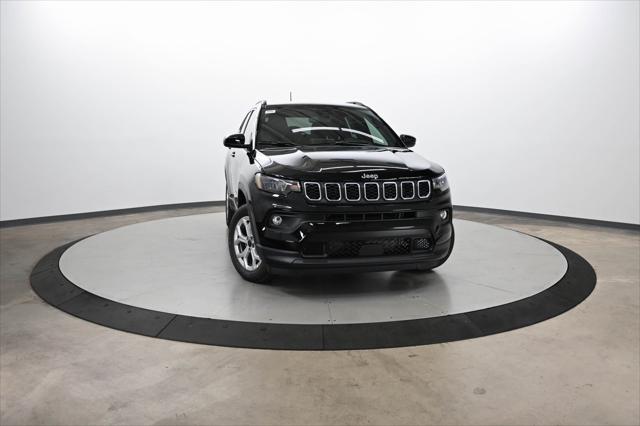 2025 Jeep Compass COMPASS LATITUDE 4X4