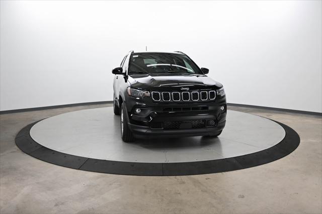 2025 Jeep Compass COMPASS LATITUDE 4X4