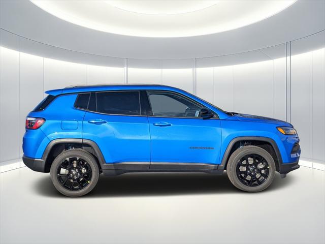 2025 Jeep Compass COMPASS LATITUDE 4X4