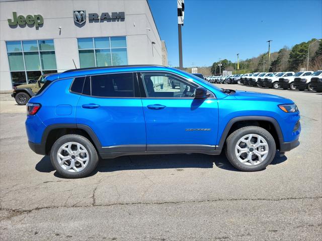 2025 Jeep Compass COMPASS LATITUDE 4X4