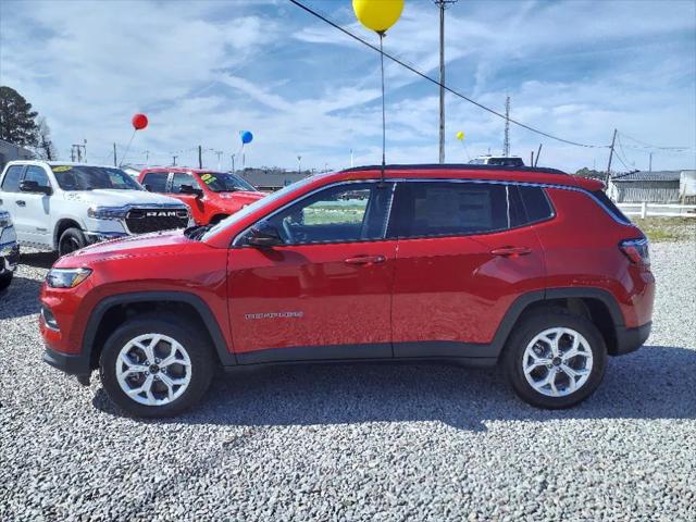 2025 Jeep Compass COMPASS LATITUDE 4X4