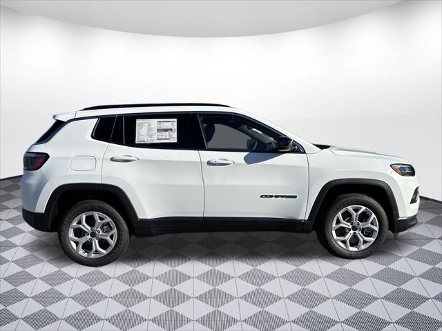 2025 Jeep Compass COMPASS LATITUDE 4X4