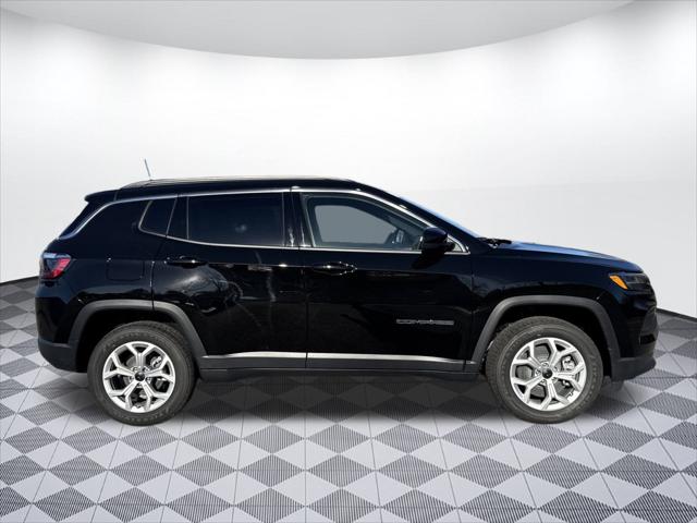 2025 Jeep Compass COMPASS LATITUDE 4X4