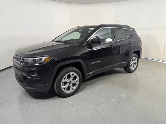 2025 Jeep Compass COMPASS LATITUDE 4X4