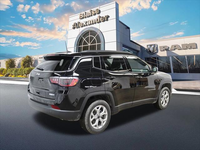 2025 Jeep Compass COMPASS LATITUDE 4X4