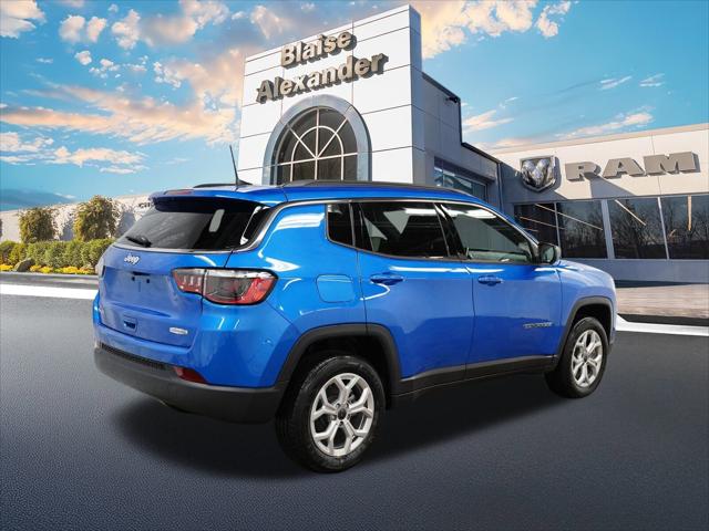 2025 Jeep Compass COMPASS LATITUDE 4X4