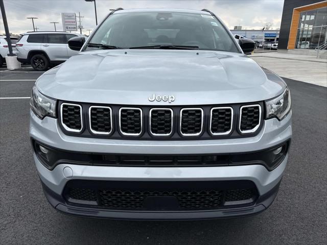 2025 Jeep Compass COMPASS LATITUDE 4X4