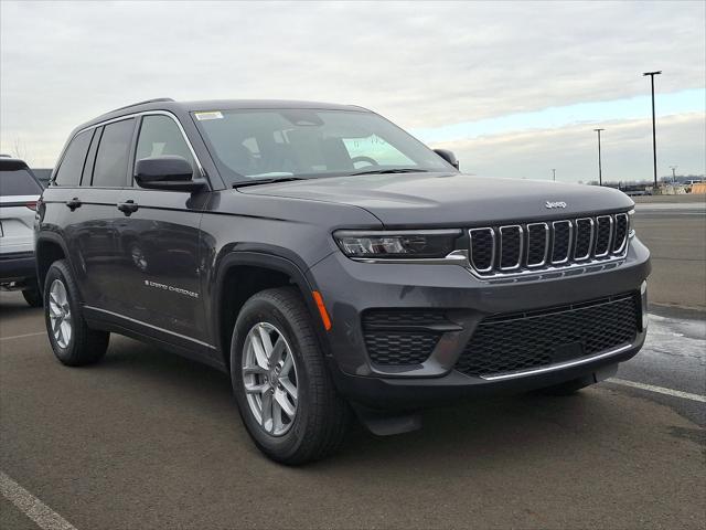2025 Jeep Grand Cherokee GRAND CHEROKEE LAREDO X 4X4