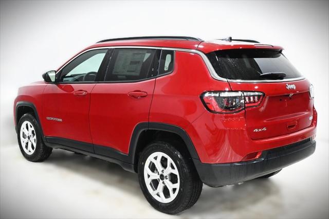 2025 Jeep Compass COMPASS LATITUDE 4X4