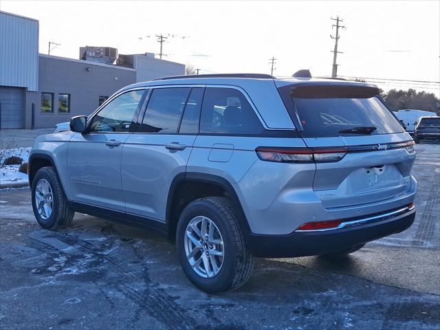 2025 Jeep Grand Cherokee GRAND CHEROKEE LAREDO X 4X4