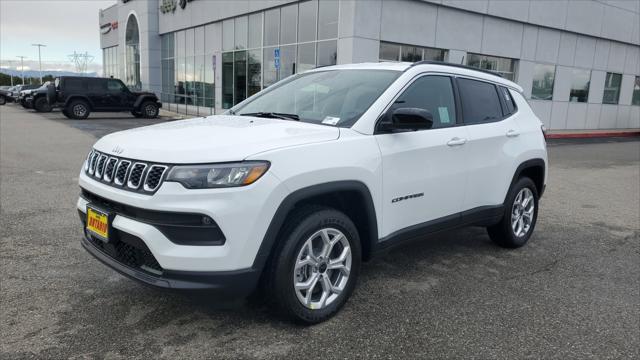 2025 Jeep Compass COMPASS LATITUDE 4X4