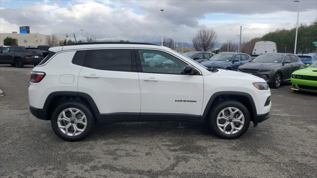 2025 Jeep Compass COMPASS LATITUDE 4X4