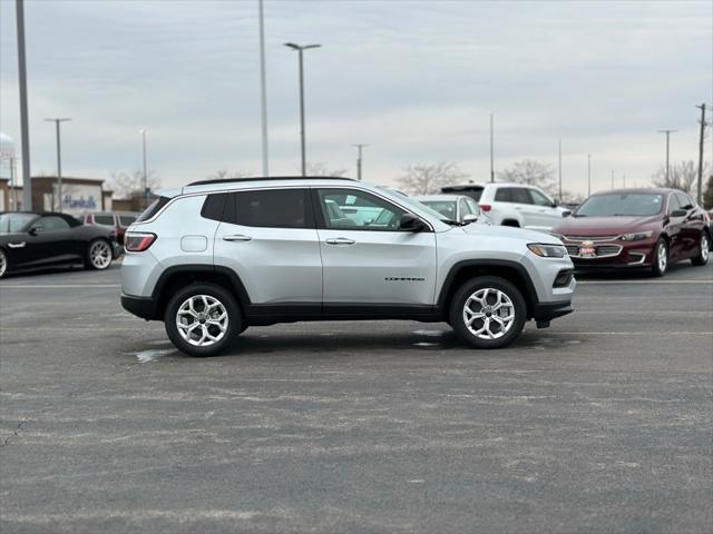 2025 Jeep Compass COMPASS LATITUDE 4X4