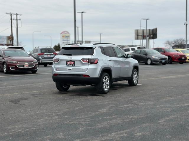 2025 Jeep Compass COMPASS LATITUDE 4X4