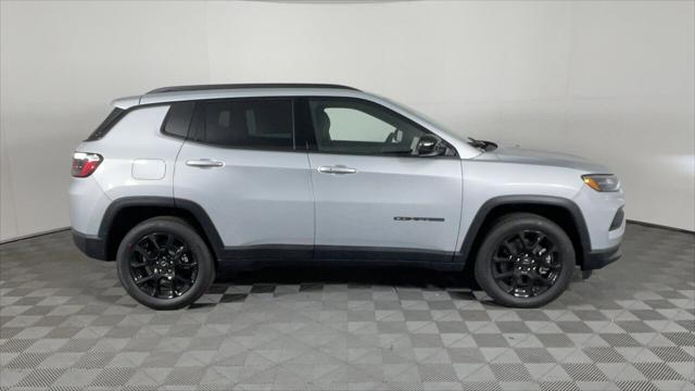 2025 Jeep Compass COMPASS LATITUDE 4X4