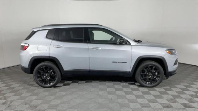 2025 Jeep Compass COMPASS LATITUDE 4X4