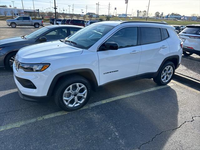 2025 Jeep Compass COMPASS LATITUDE 4X4