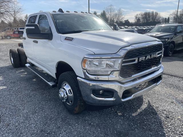 2024 RAM Ram 3500 Chassis Cab RAM 3500 TRADESMAN CREW CAB CHASSIS 4X4 60 CA 2024 RAM Ram 3500 Chassis Cab RAM 3500 TRADESMAN CREW CAB CHASSIS 4X4 60 CA