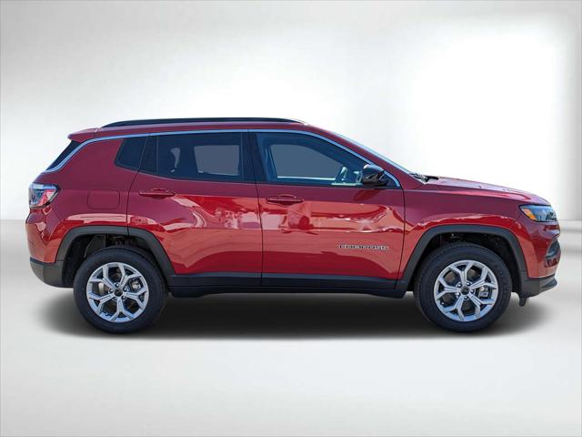 2025 Jeep Compass COMPASS LATITUDE 4X4