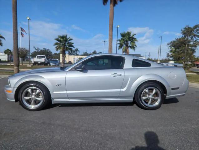 2005 Ford Mustang GT Deluxe
