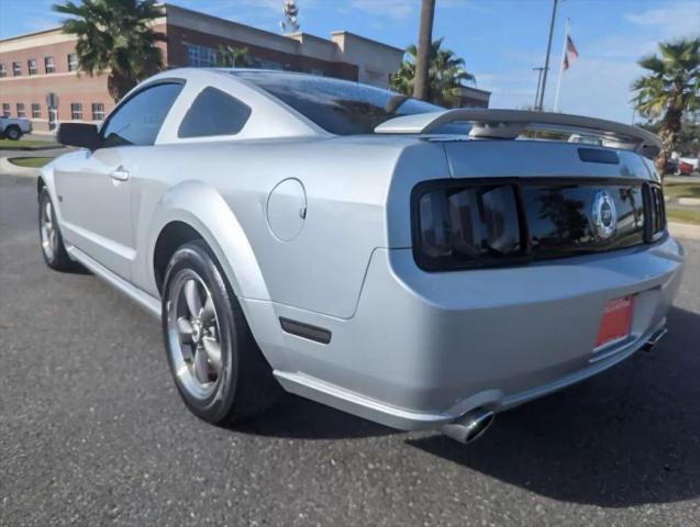 2005 Ford Mustang GT Deluxe