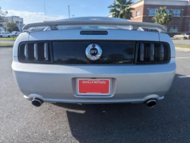 2005 Ford Mustang GT Deluxe